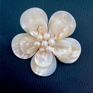 Gorgeous Floral brooch - Sold as is. Pre-owned
